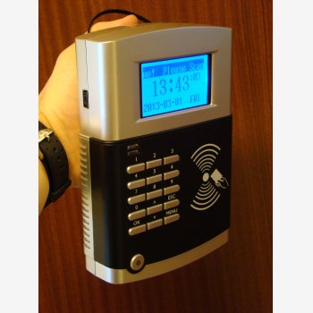 TIMBRACARTELLINI PORTATILE CON LETTORE DI TESSERE DI PROSSIMITA' MOD. SVARUNO MOBILE CON 20 TESSERE DI PROSSIMITA'